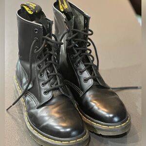 Dr. Martens 1460 Womens Size 7 Black Classic Leather Lace Up Ankle Combat Boots